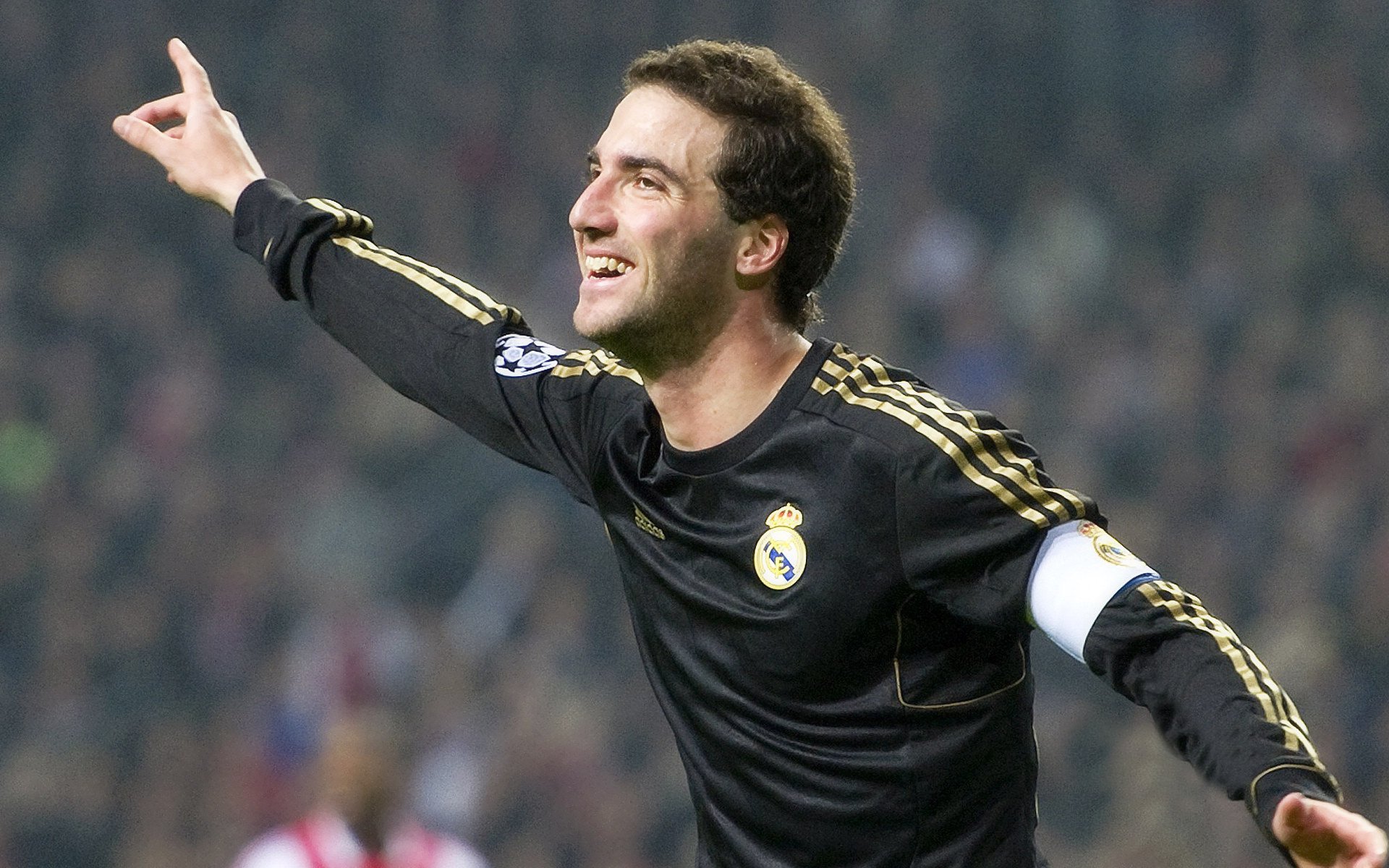 “德甲激烈交锋:龙争虎斗,冠军悬念持续”,德甲争四